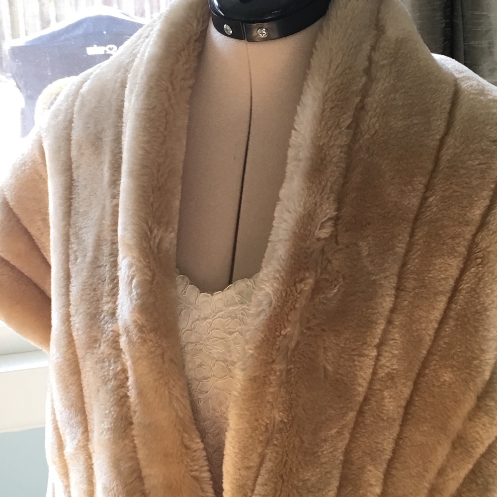 100% Poly Acryl  Stole. Vintage. SOLD